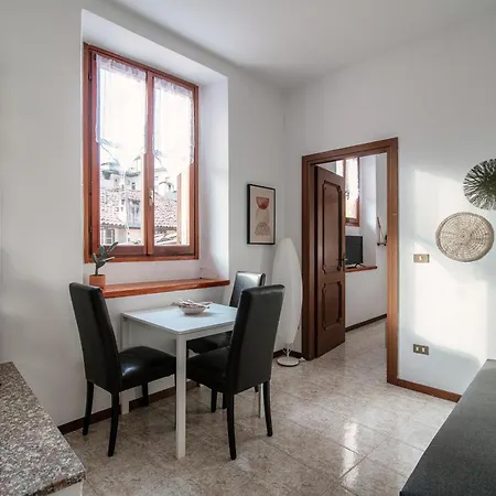 Apartment Piazza Roma By Quokka 360 - Inside The Historic Walls Of Como
